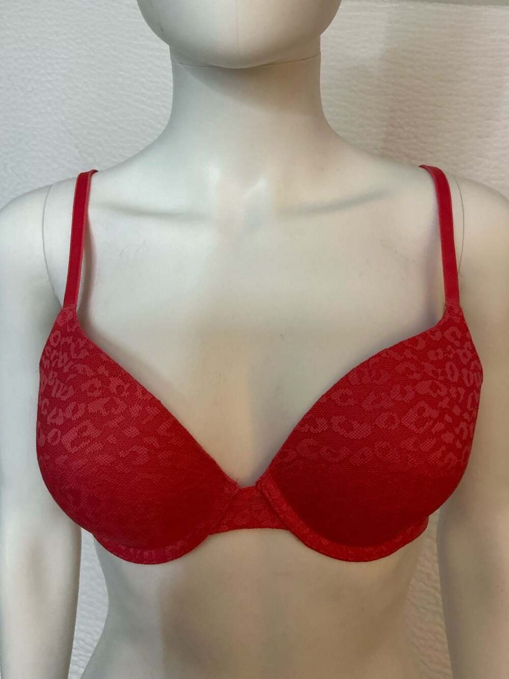 Victoria's Secret PINK T-Shirt Bra Size 34C Red Leopard Lace
